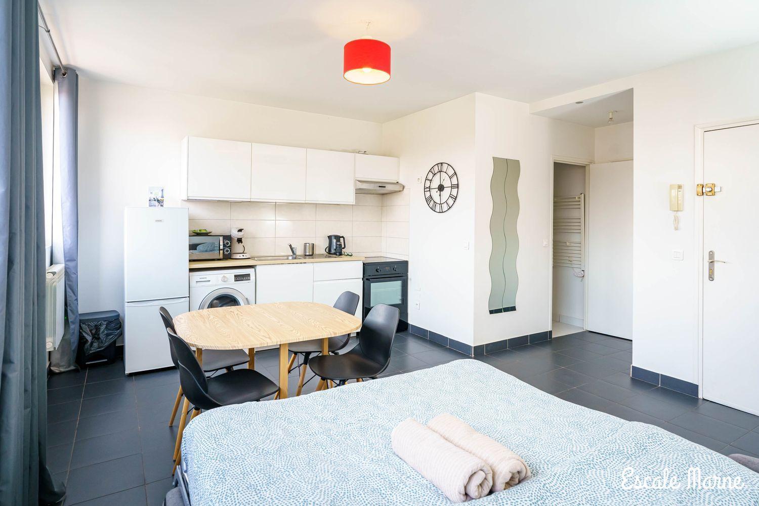 Escale-Marne Fr - 102 - Free Parking - Free Luggage Storage - All Equipped - Linen Included - Washing Machine - 10Mn Walk Metro 8 - Rer A - Panoramic View - From 1 To 4 Guests ميزو الفورْ المظهر الخارجي الصورة